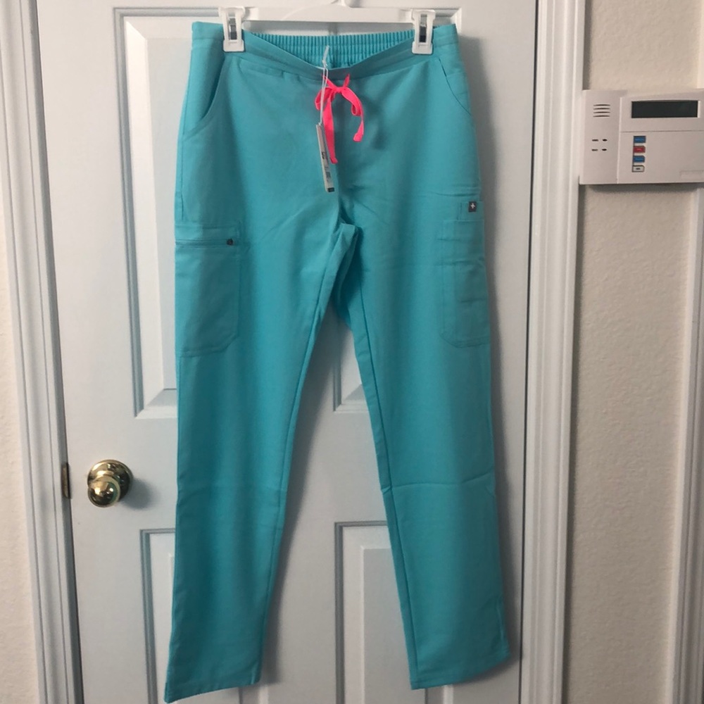 Women’s figs scrubs